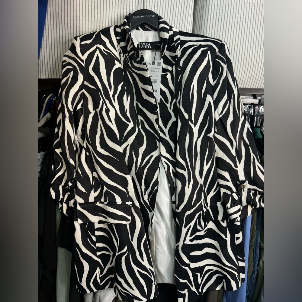 Zebra shoulder padded blazer size M